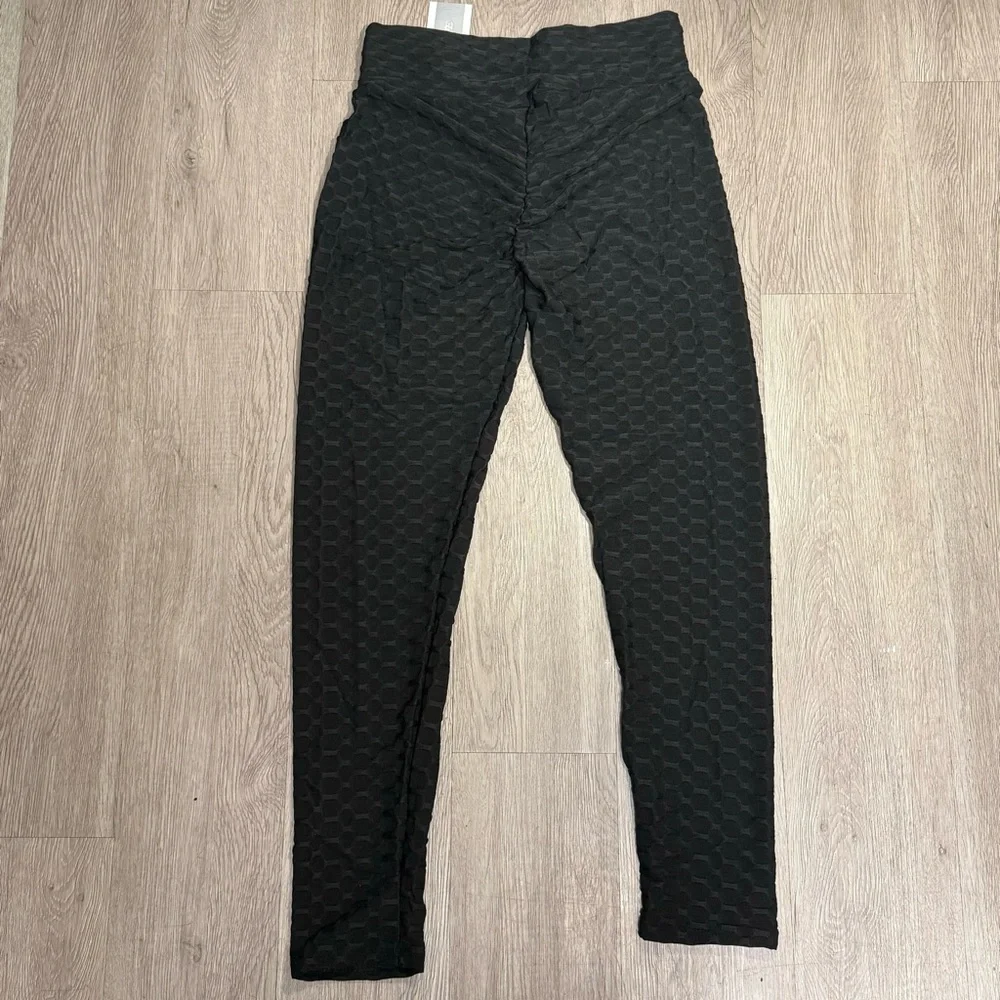 New Women Workout Black Textured Scrunch Bum Leggings Sizes S - Picture 9 of 9